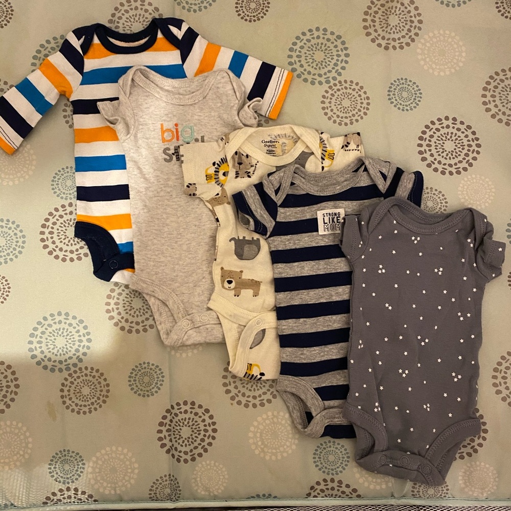 (5) premie onesies